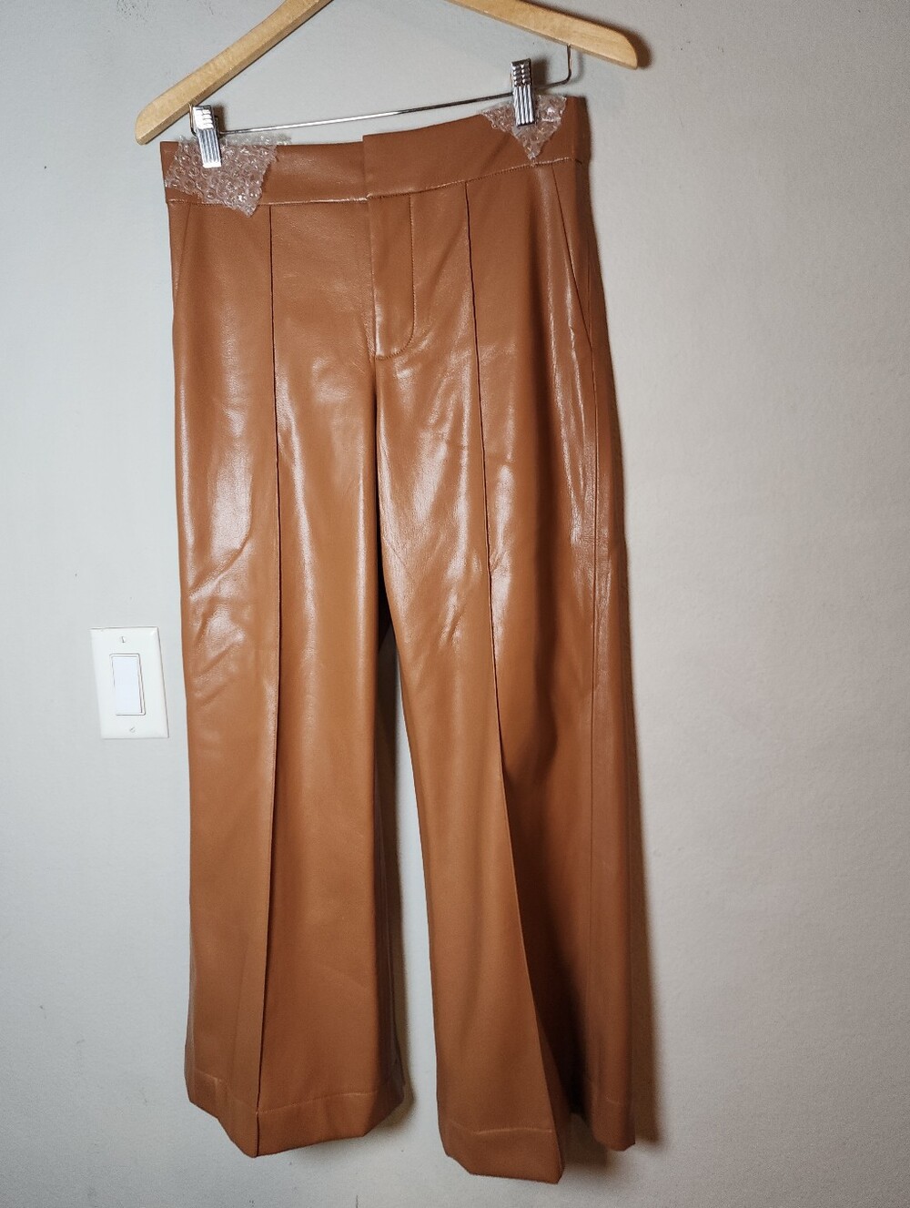 Alice & Olivia Vegan Leather Wide Leg Crop Drape Dylan Pants Camel Brown Size 6 - Picture 6 of 16